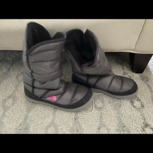 North face snow boots 9W